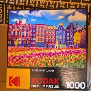 Kodak Vibrant Cityscape Puzzle with Tulips